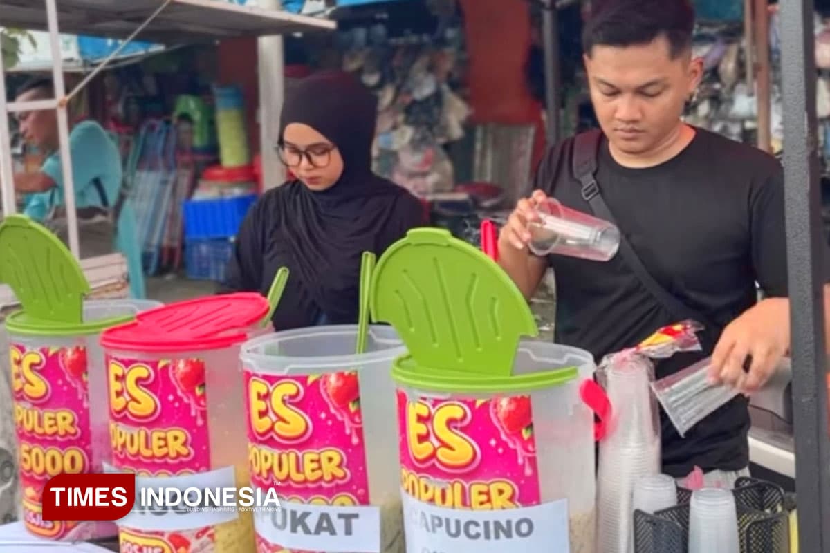 Manisnya Berkah Ramadan, Es Prasmanan Atalia Jadi Primadona Takjil di Mlarak Ponorogo